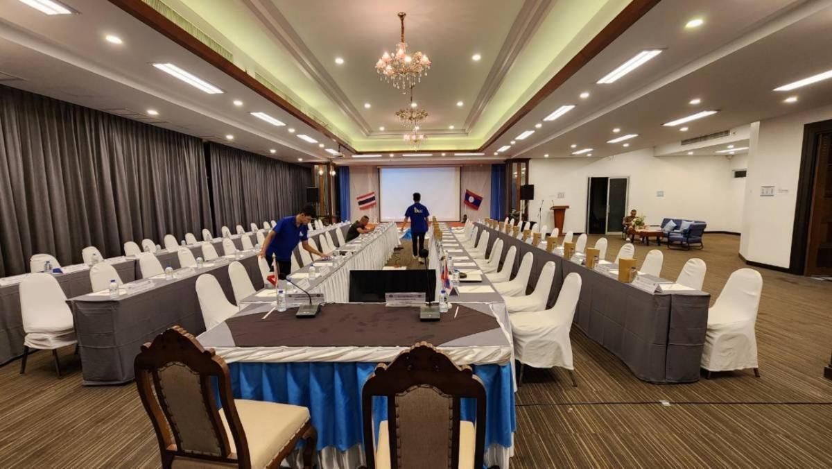 Blu Hotel Nakhon Phanom Exterior foto